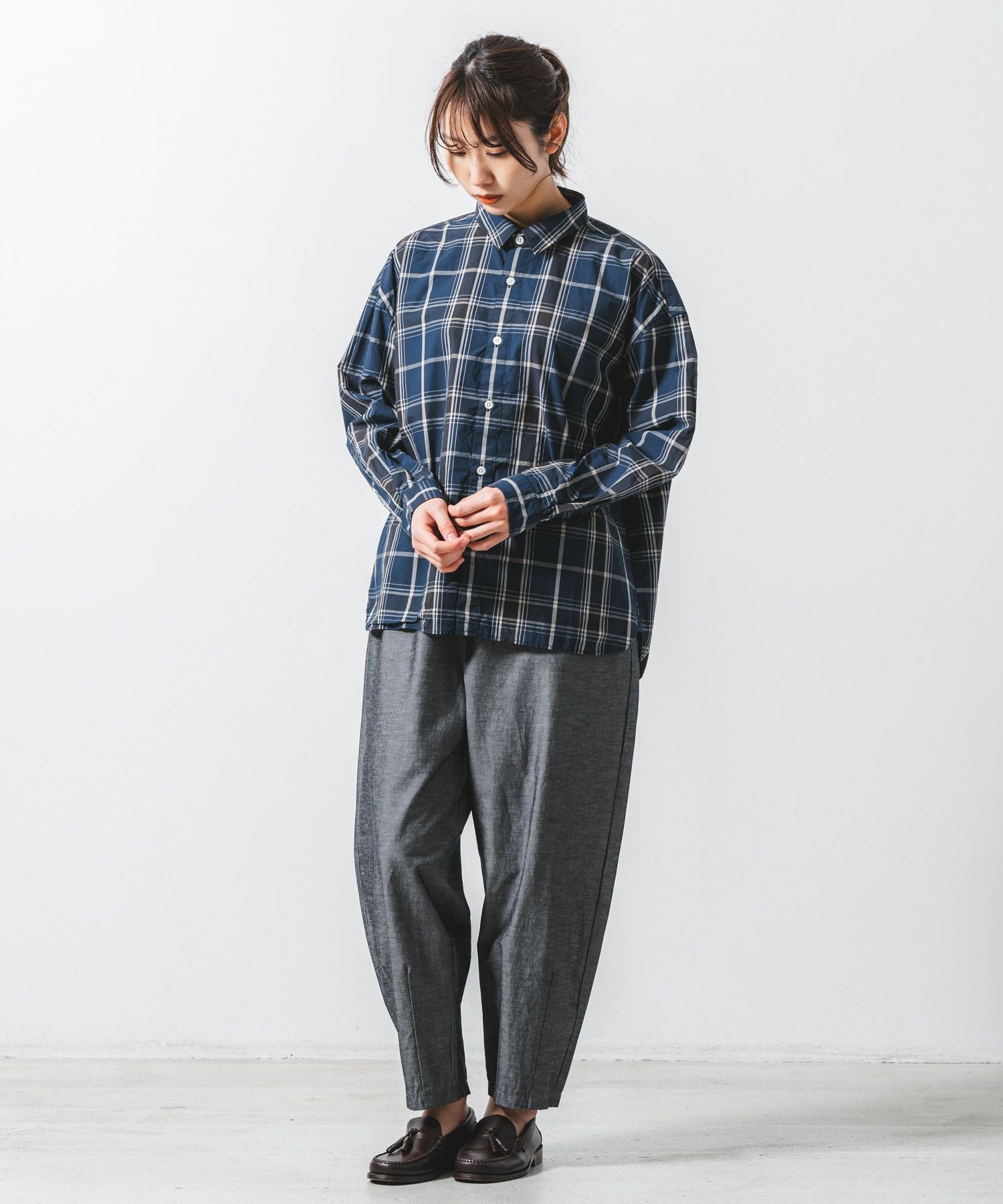コットンリネンストレッチタックワイドパンツ | quadro (クオドロ