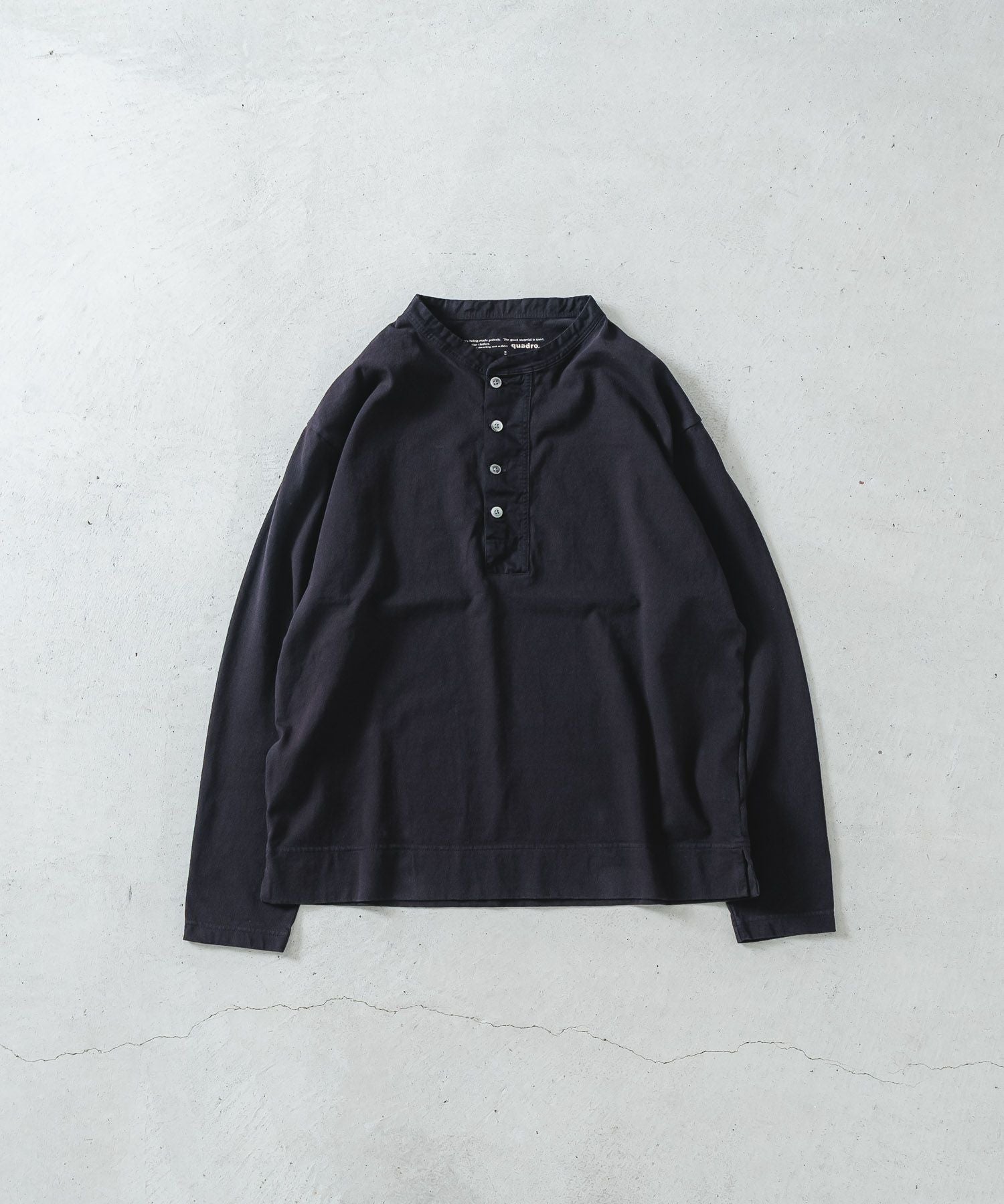 エメラルド天竺布帛前立てヘンリーネックプルオーバーMEN【quadro×製品