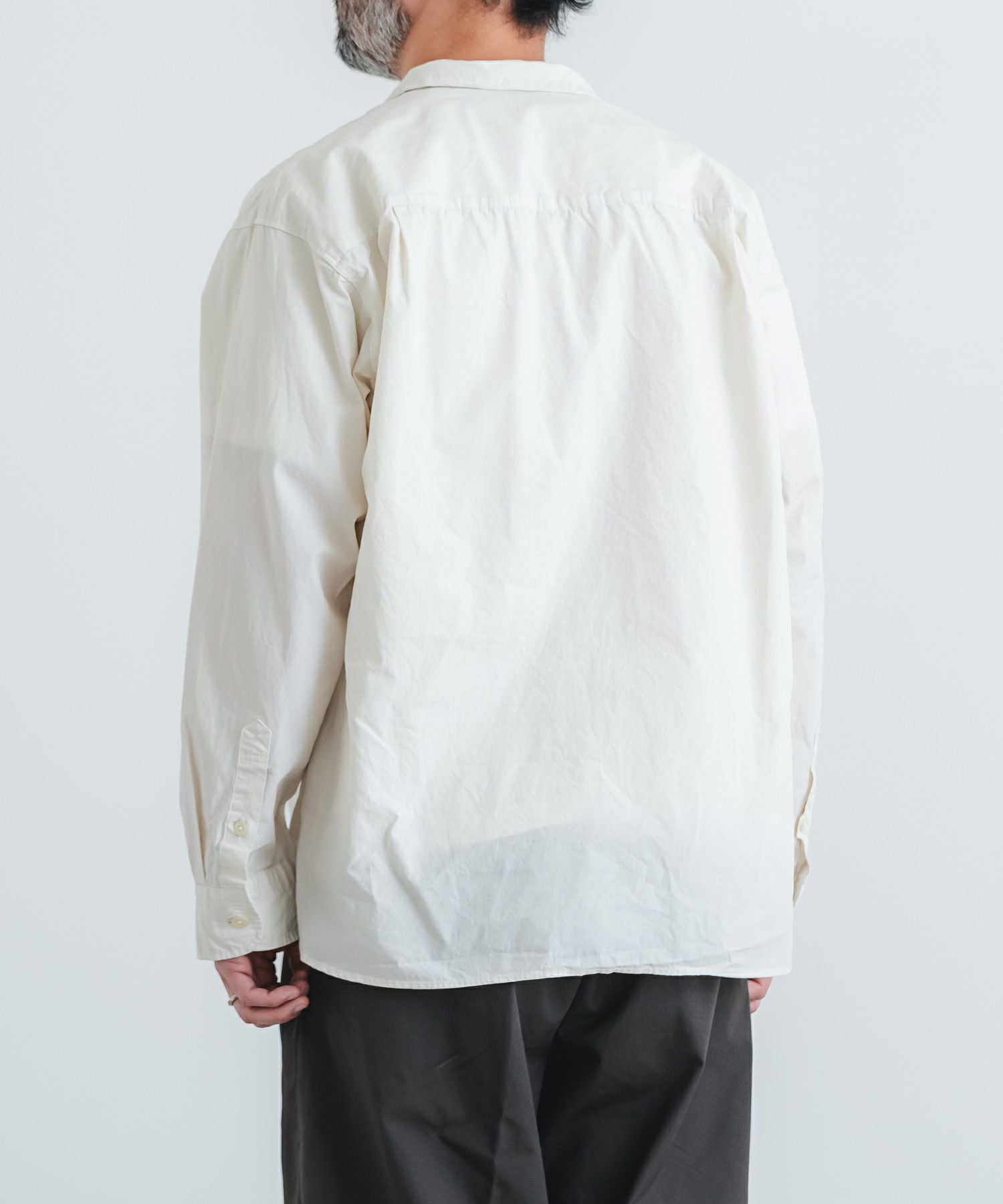 OVERCOAT 美品 シャツ 1 プルオーバー 白 クレリック オーガニック強撚ダンプオープンカラープルオーバーシャツ | quadro