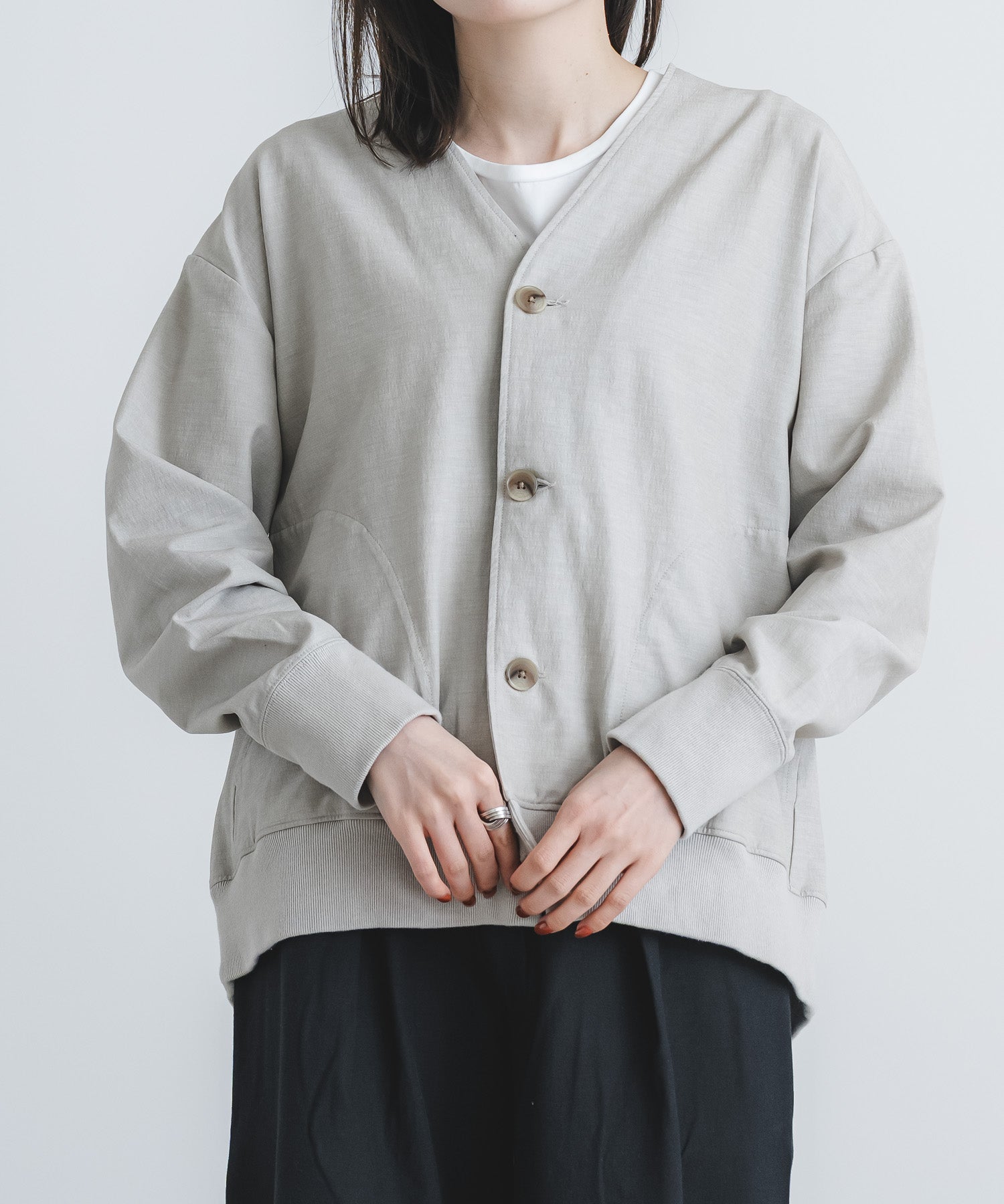 バックラッシュテアトロVネックカーディガン | quadro (クオドロ) 公式