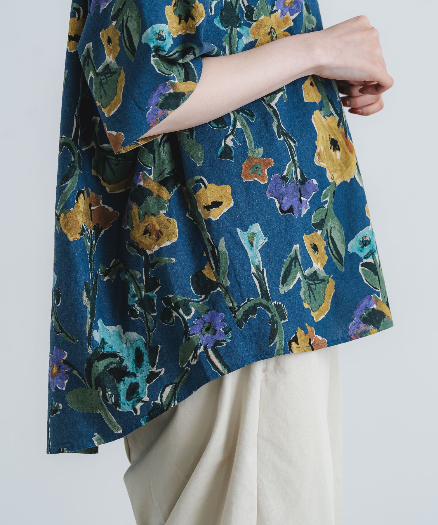 綿麻シーチング花柄pt5分袖スタンドカラーワイドシャツ【WOMEN