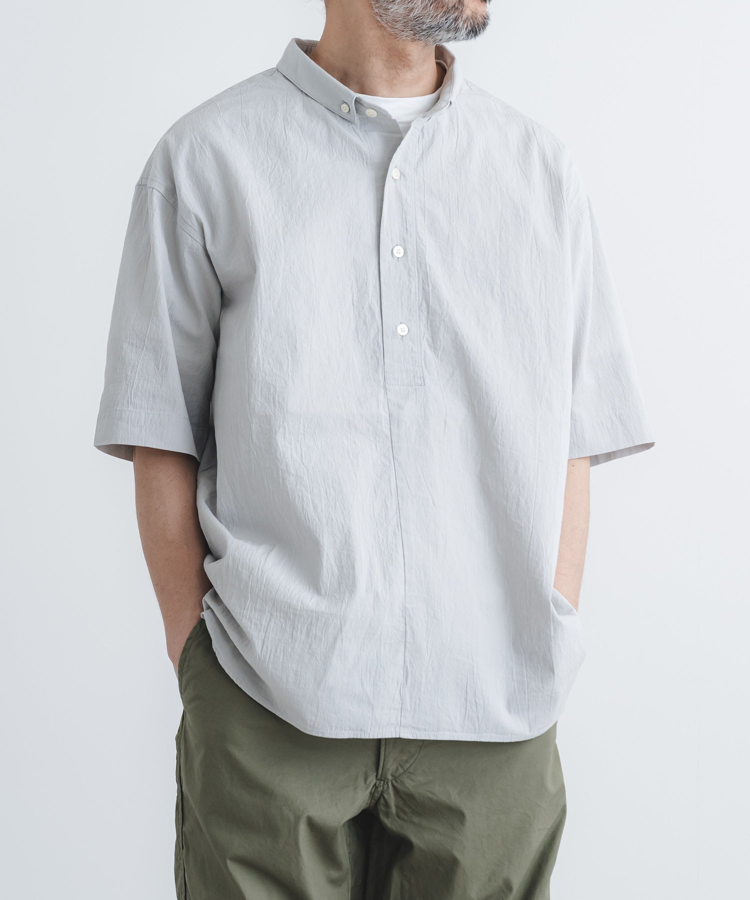 8YARDS.グレー 半袖シャツ オーガニッククラフトワッシャーBDプルオーバー半袖シャツ | quadro