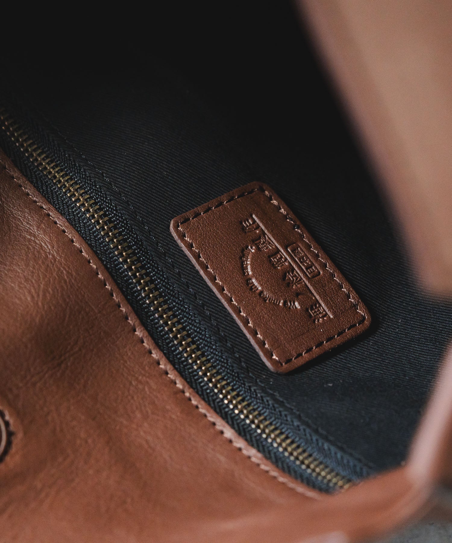 high grade leather large shoulder bag | quadro (クオドロ) 公式