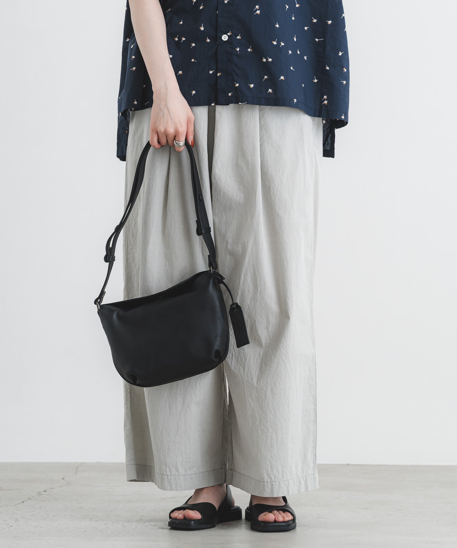 high grade leather mini shoulder bag | quadro (クオドロ) 公式